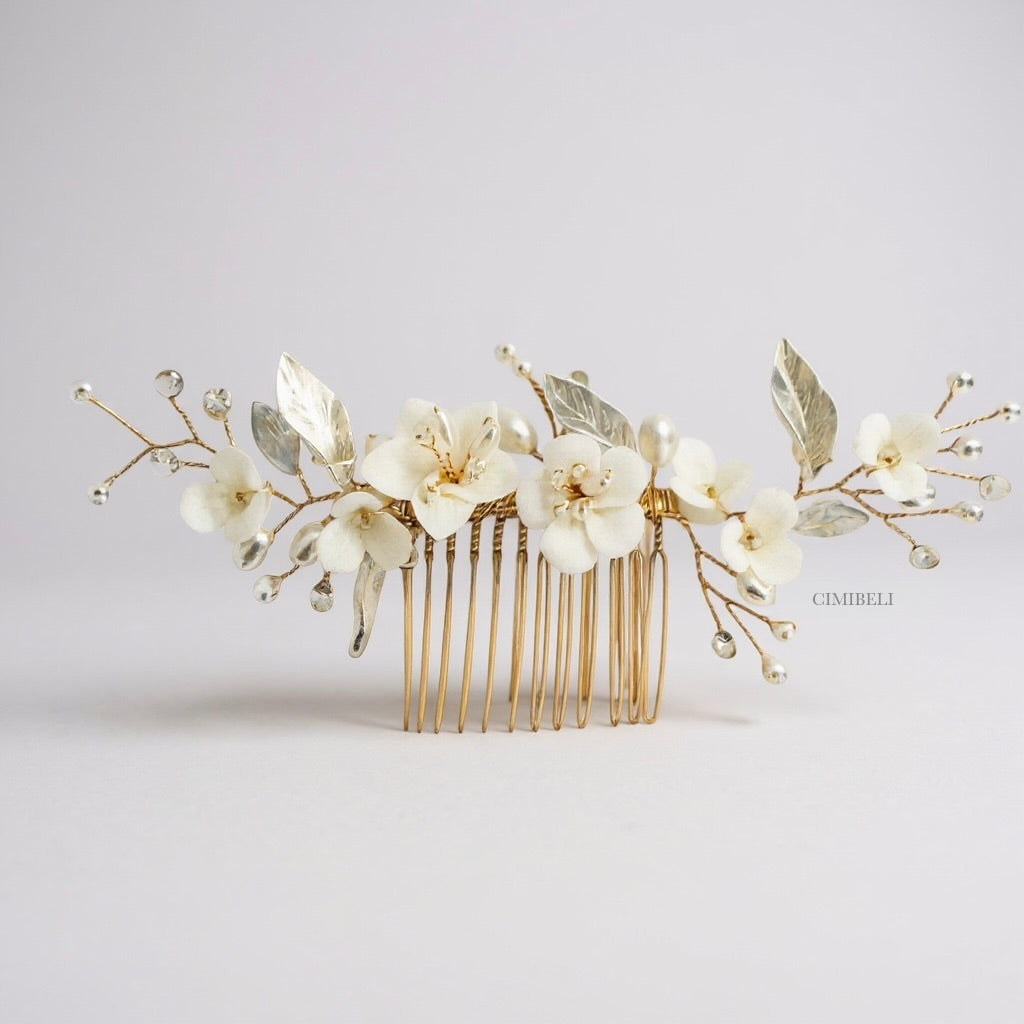 Peigne de mariée fleurs en porcelaine froide perles Opale 'Maya'