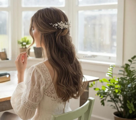 Peigne de mariée romantique fleurs en porcelaine froide et perles 'Linda'
